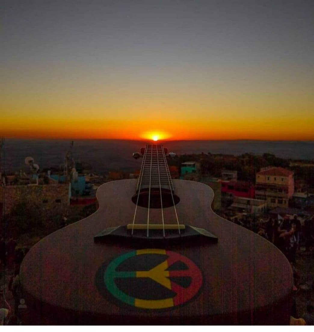 Fashion Violão na paisagem 🌄