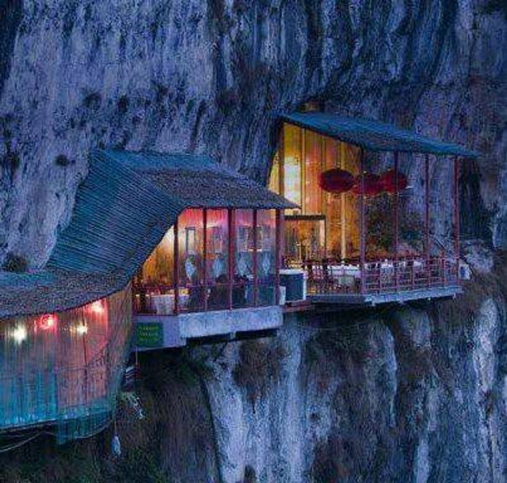 Lugar restaurante Sanyou, sobre o rio Chang Jiang, em Hubei, China