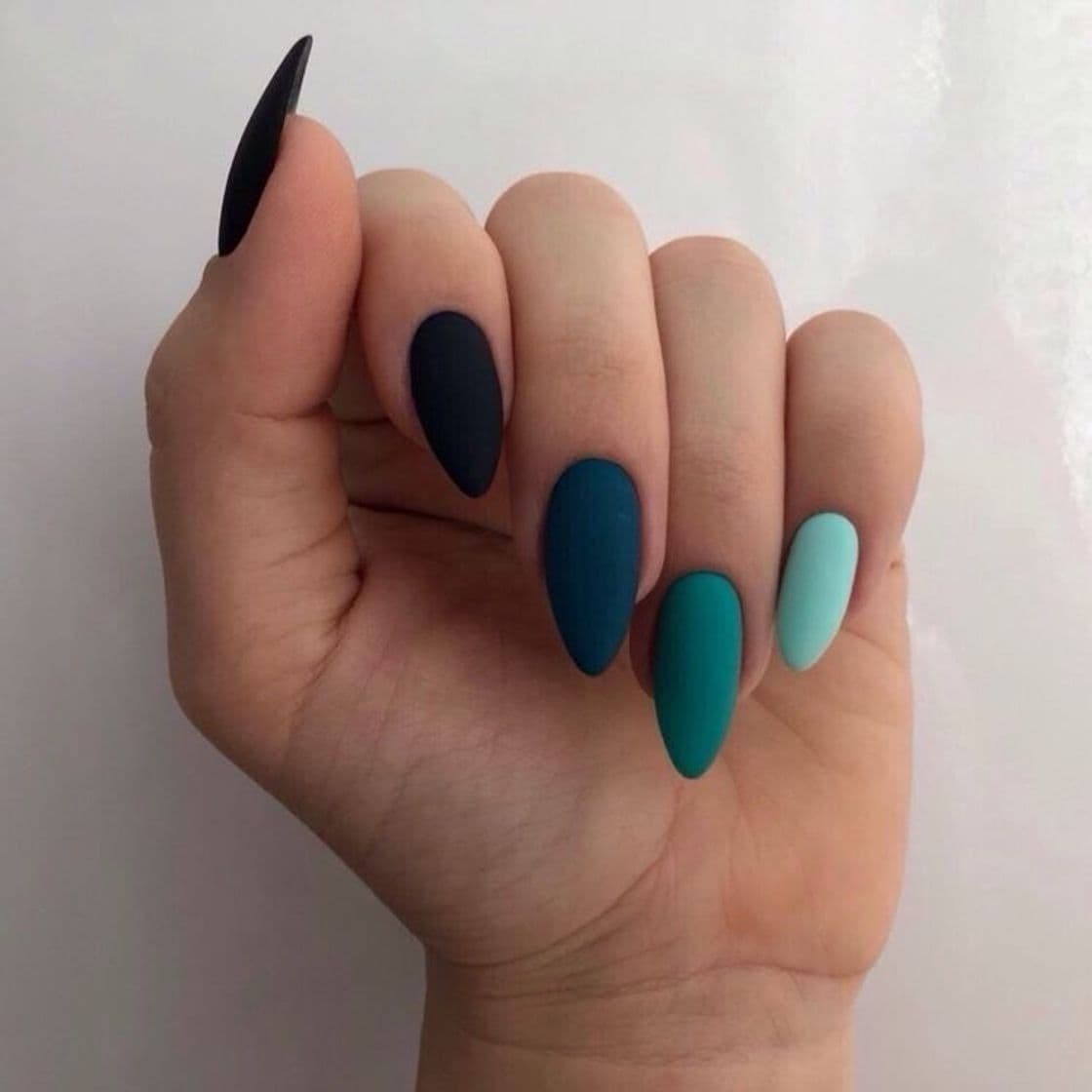 Moda Unhas - tons de verde