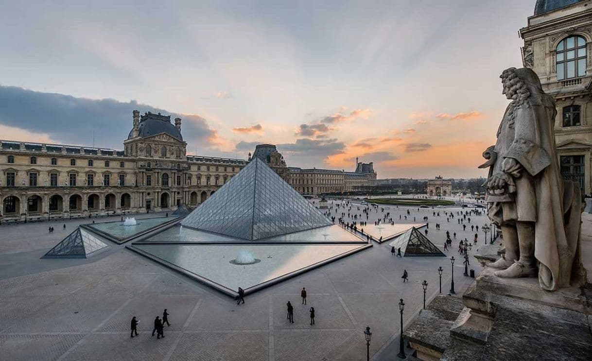 Place Museo del Louvre