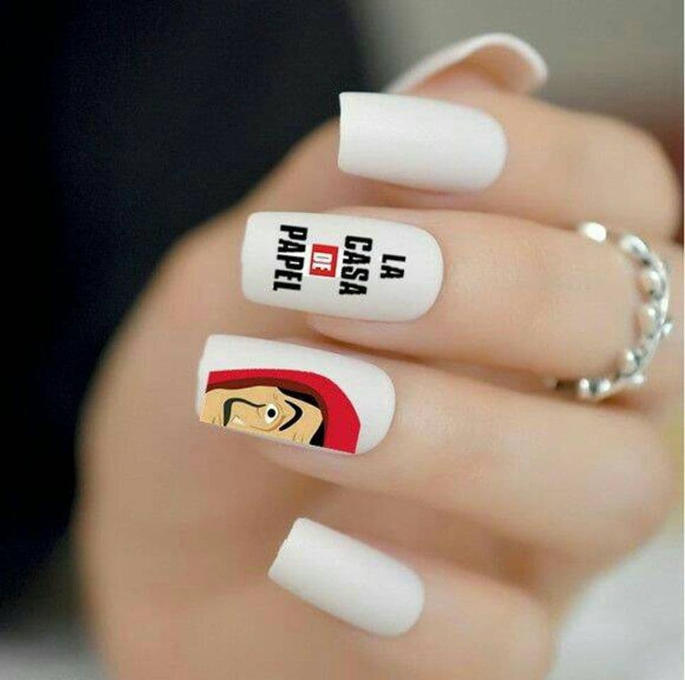 Moda unhas de la casa de papel 🍋