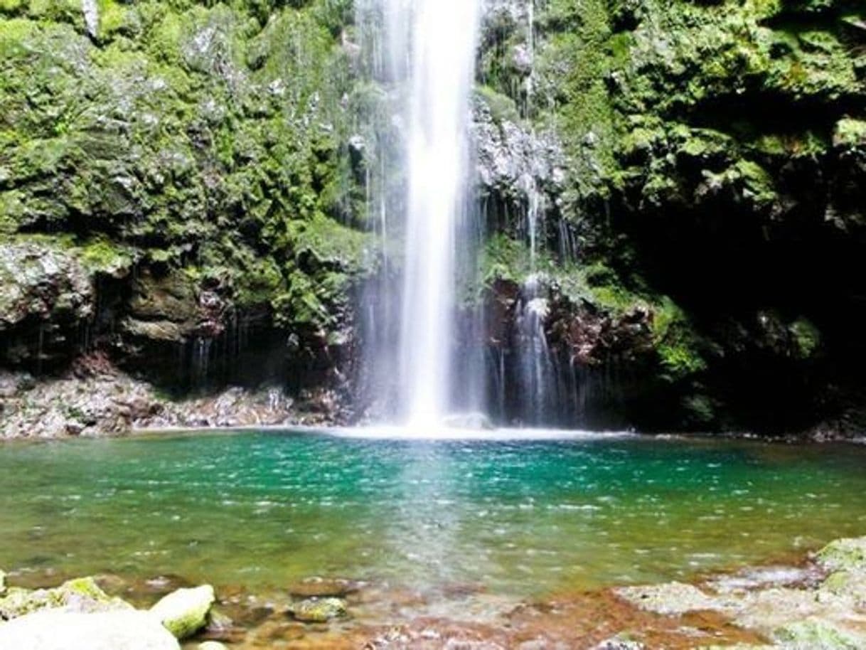 Lugar Levada do Caldeirão Verde