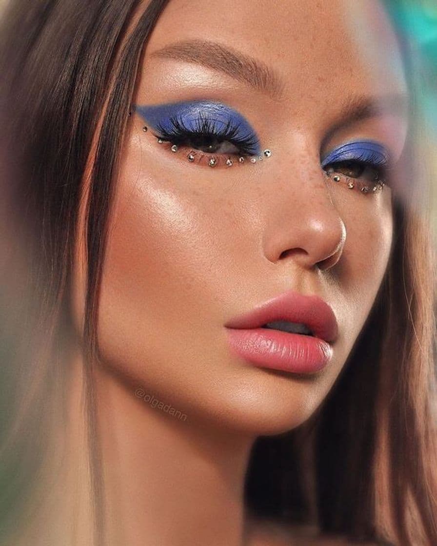 Moda Powerful blue eyeshadow 