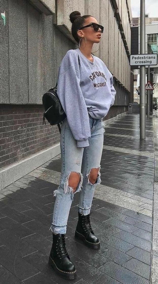 Moda Look: calça jeans+moleton+bota+bolsa e acessórios 