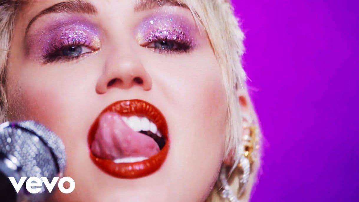 Moda Miley Cyrus - Midnight Sky (Official Video) - YouTube