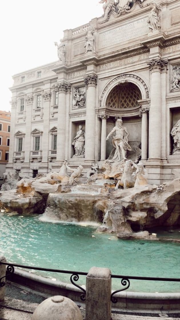 Place Fontana di Trevi