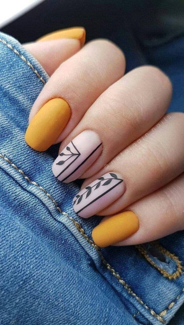 Fashion Diseño de uñas con tono naranja 