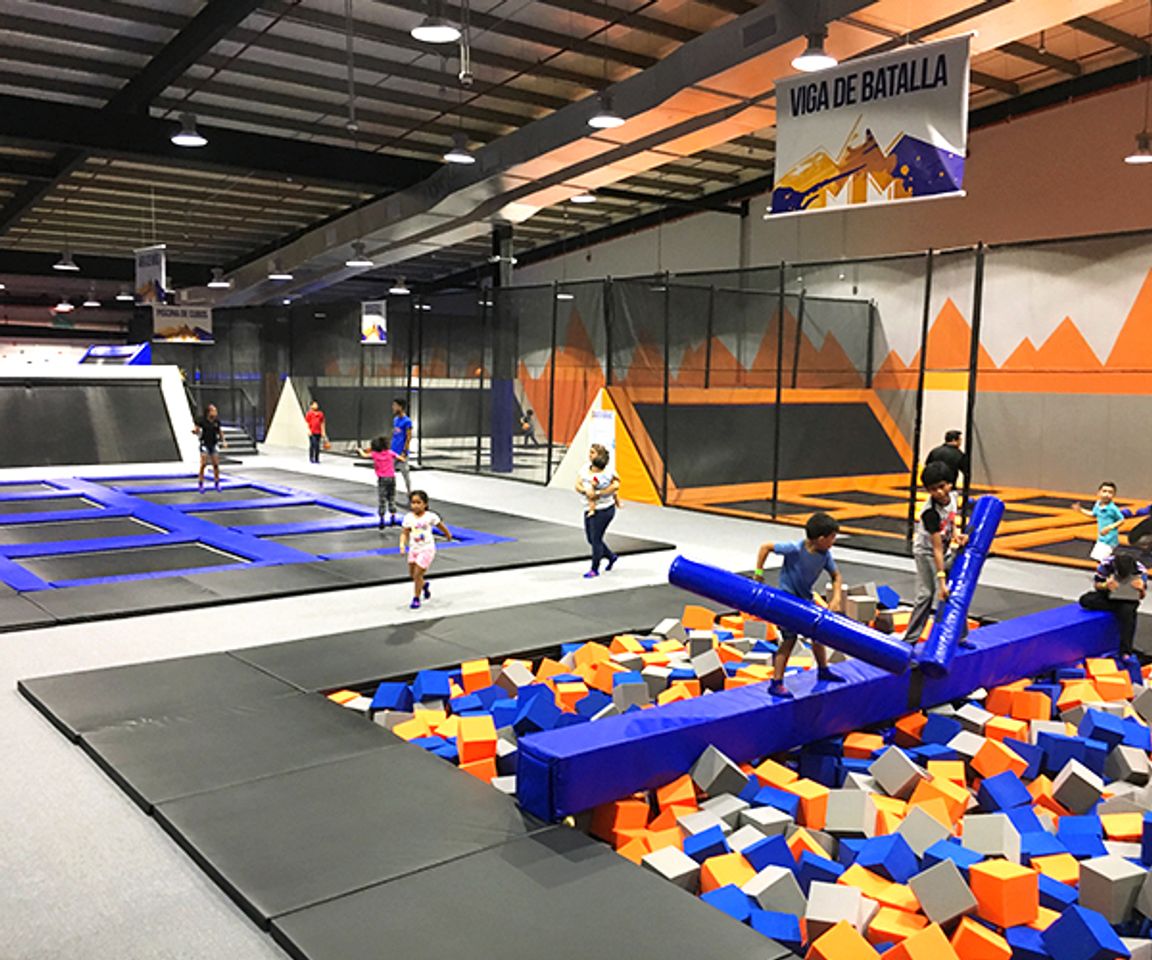 Lugar Summit Trampoline Park