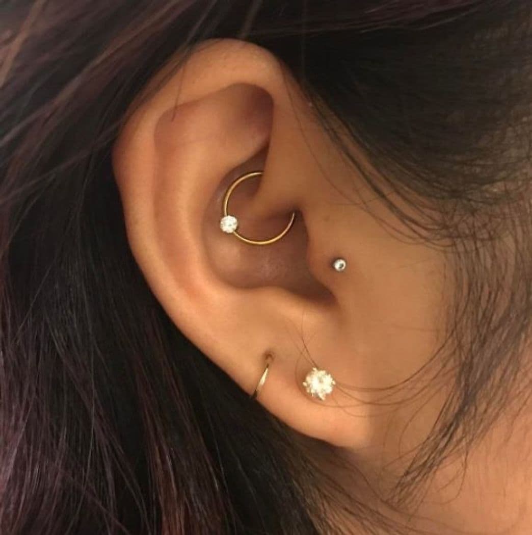 Moda piercings inside ear 