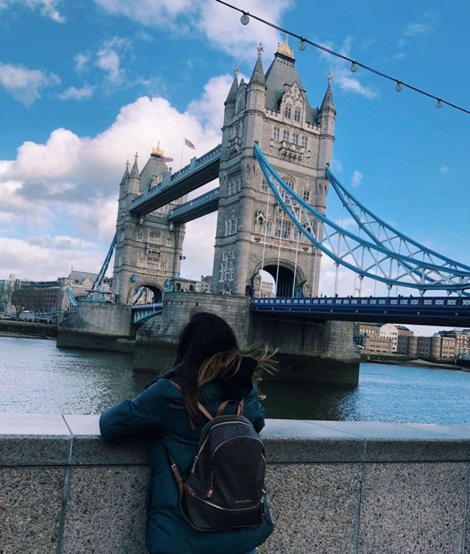 Place Tower Bridge