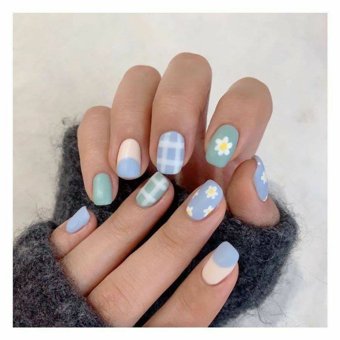 Moda nail inspo