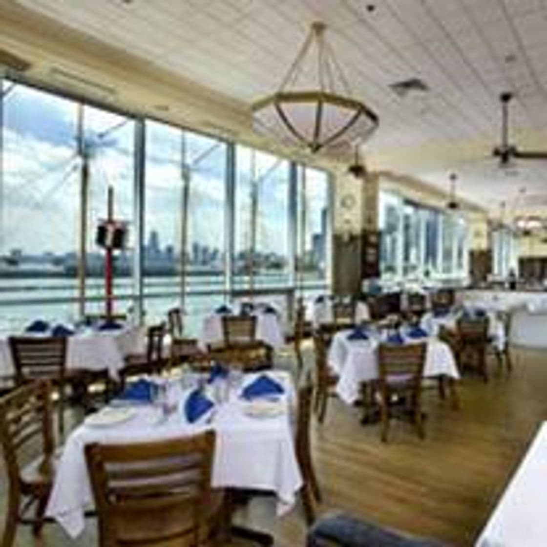 Fashion Riva - Navy Pier Restaurant - Chicago Seafood Restaurant