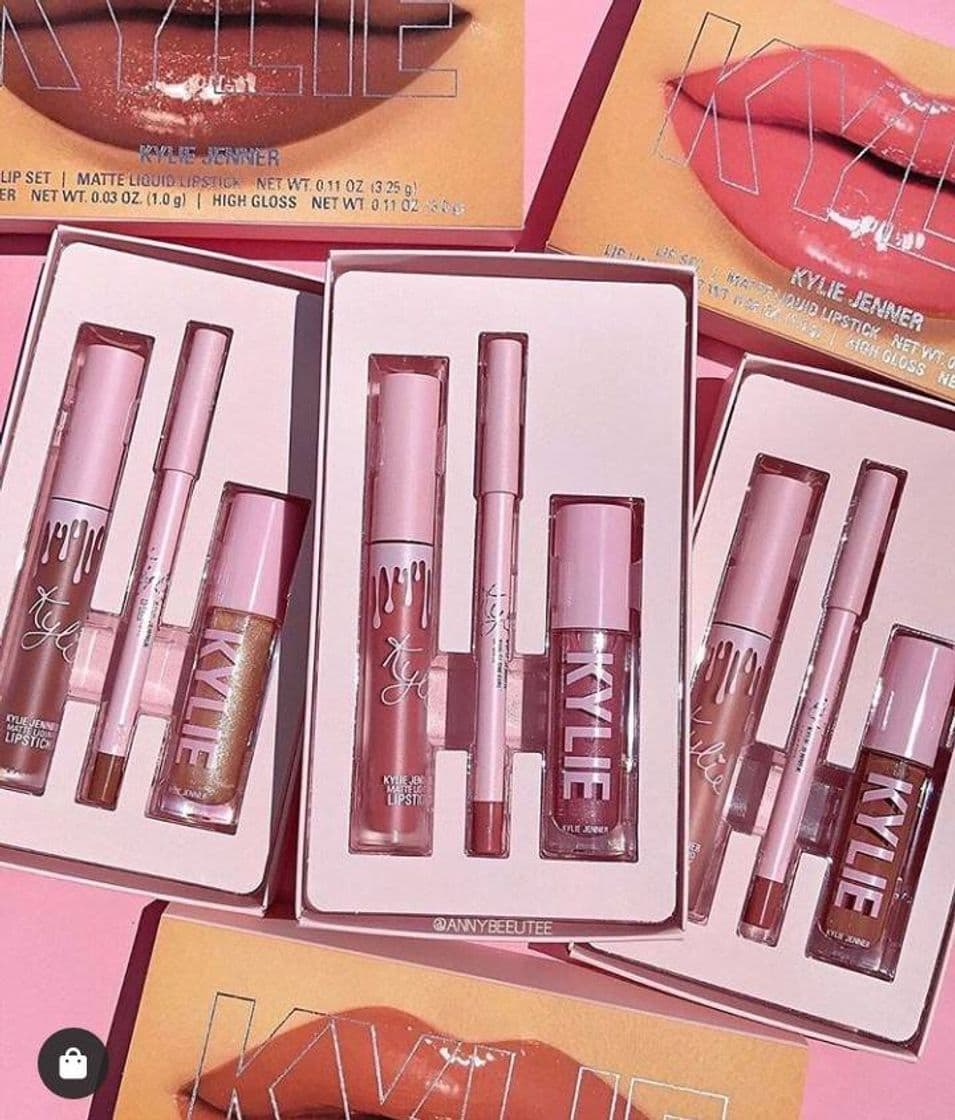 Moda Kylie Cosmetics (@kyliecosmetics) 