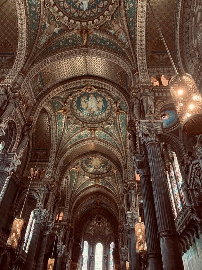 Lugar Basílica Notre-Dame de Fourvière