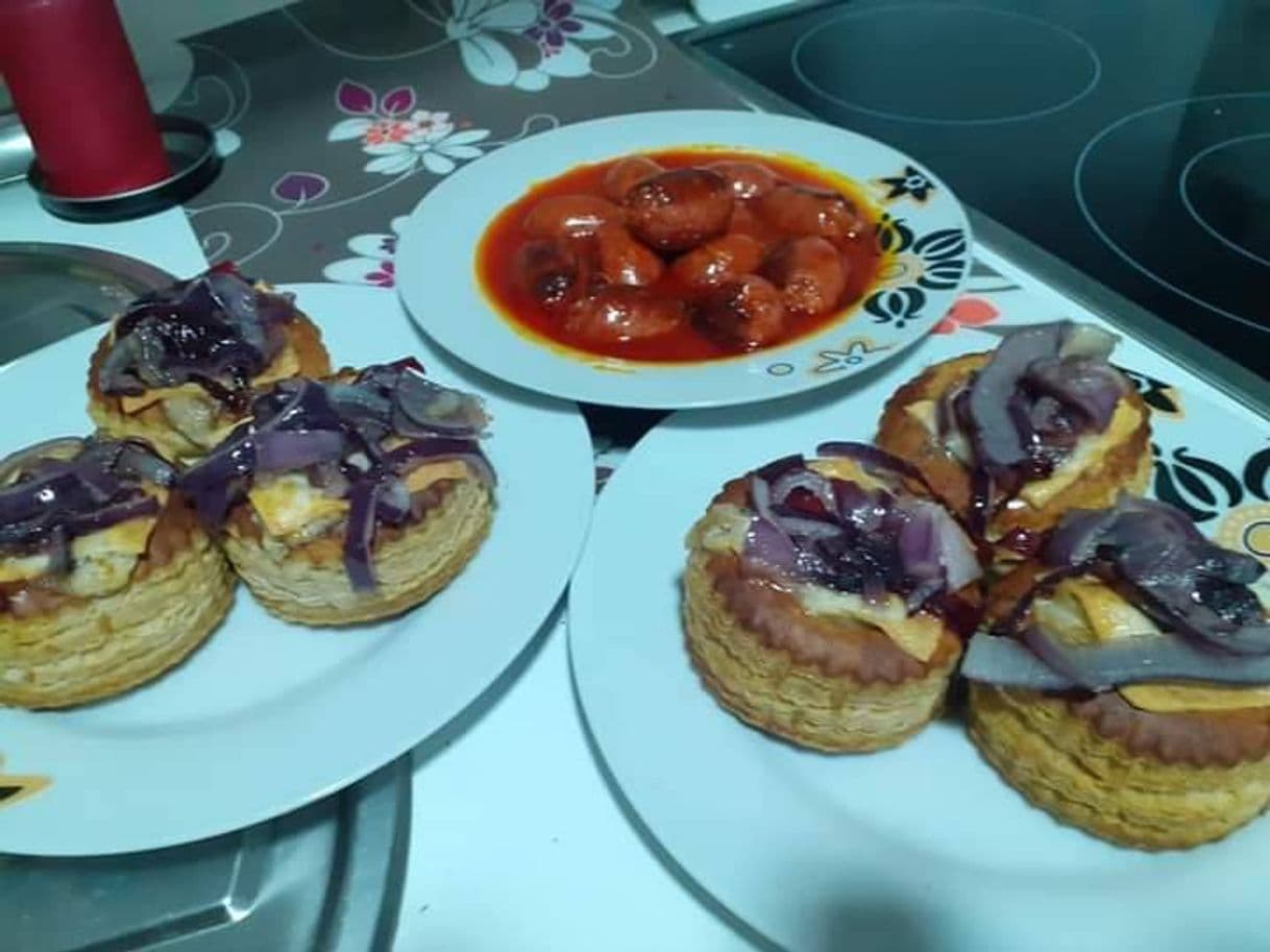 Fashion Hojaldres rellenos y Chorizos al Vino