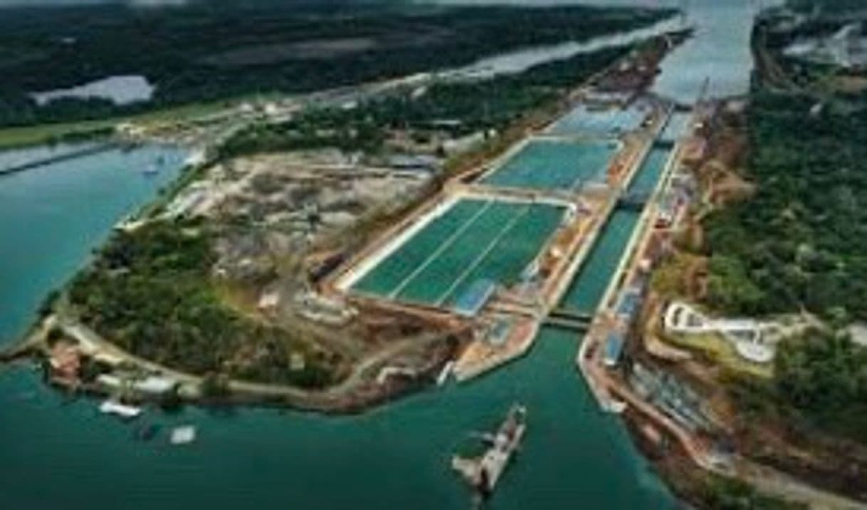 Place Panama Canal