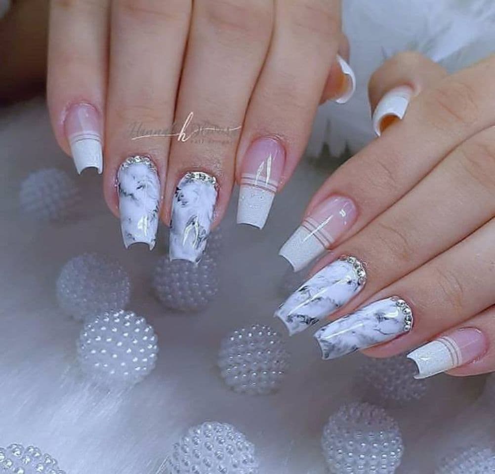 Moda Nails