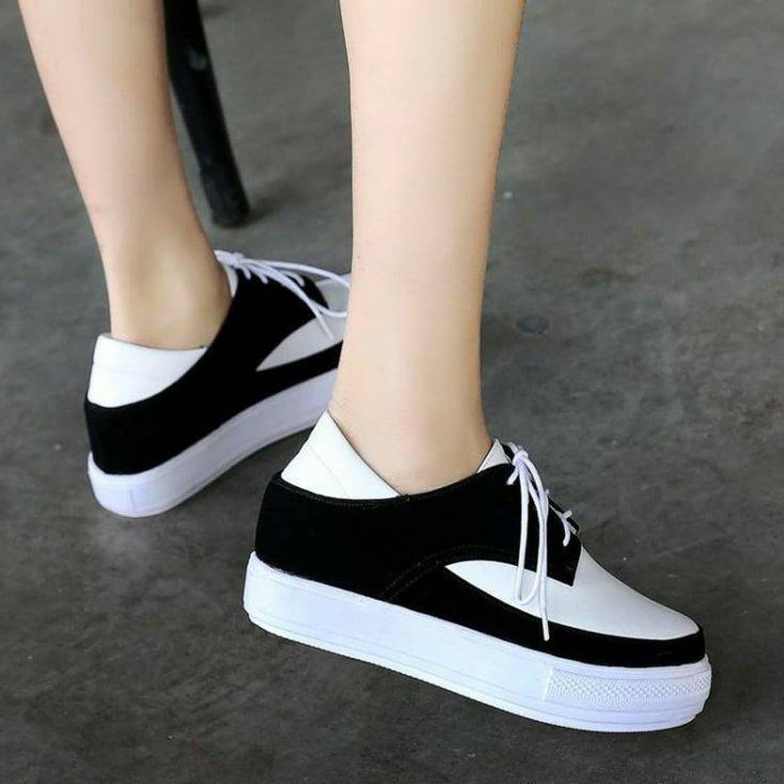 Moda Tenis preto e branco♡