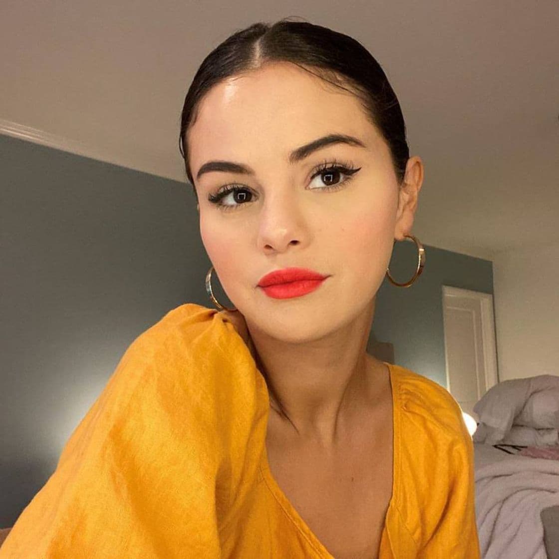 Moda @Selenagomez wearing rarebeauty 💋💄