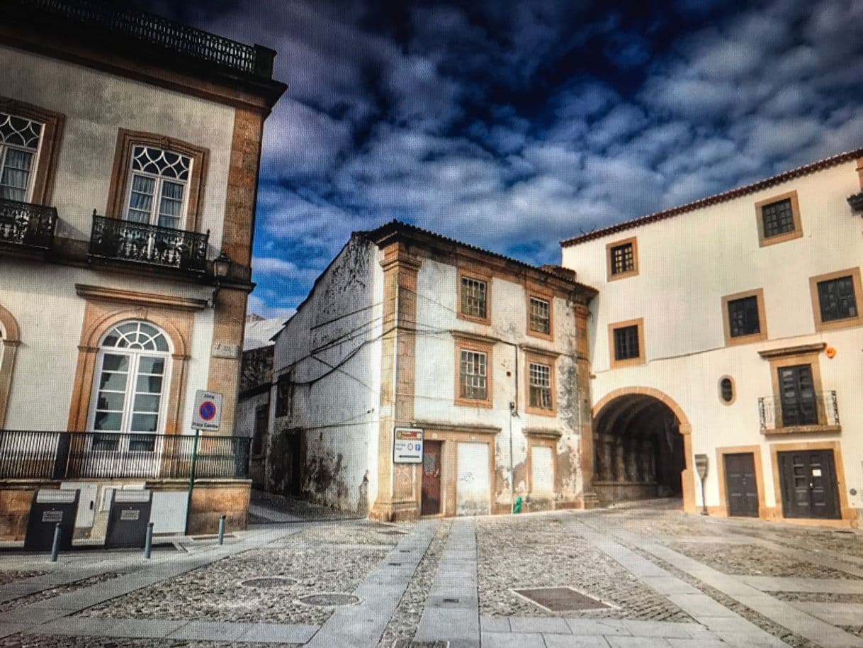 Place Praça de Camões