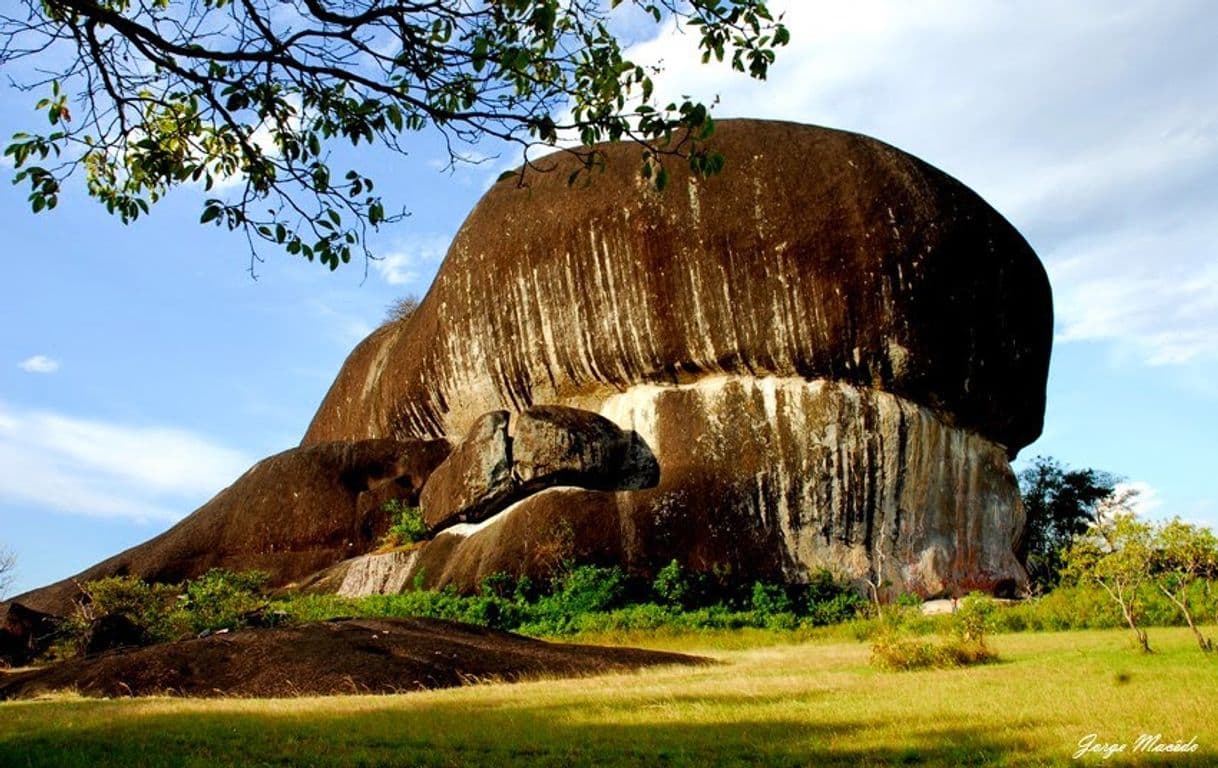 Place pedra pintada