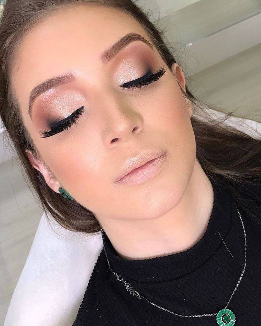 Moda maquillaje simple y hermoso💕