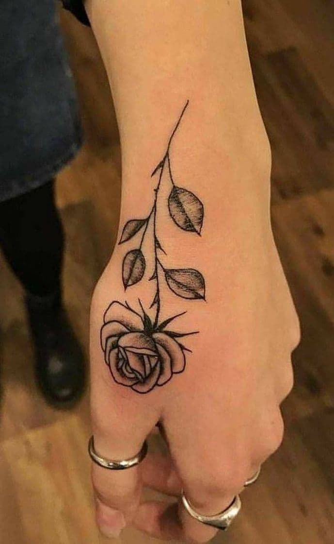 Moda tatuaje de rosa💕