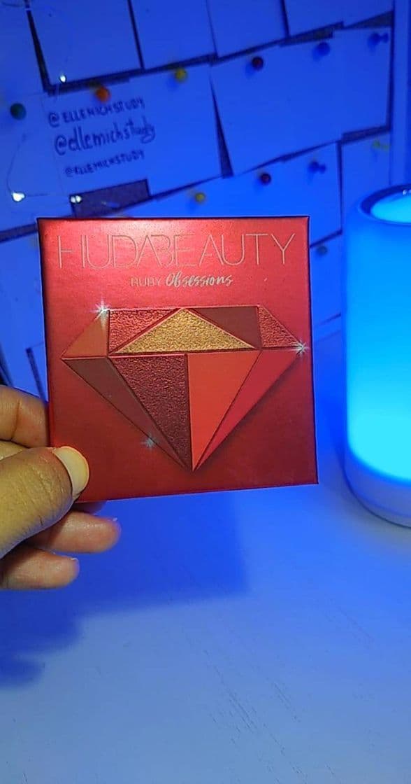 Producto Huda Beauty Obsessions Eye Palette Tono Ruby