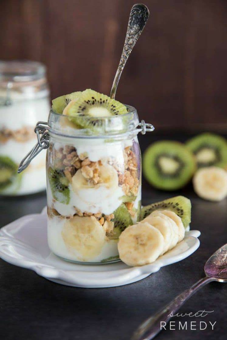 Moda Fruit + yogurt + granola