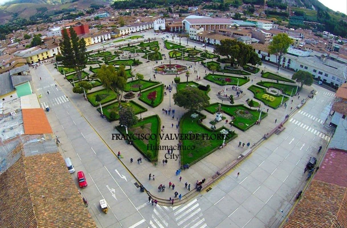 Place Plaza De Armas, Huamachuco, Perú