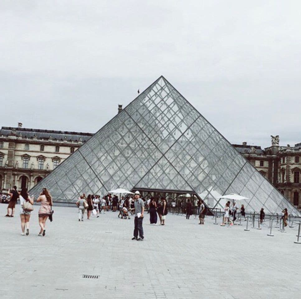 Place Museo del Louvre