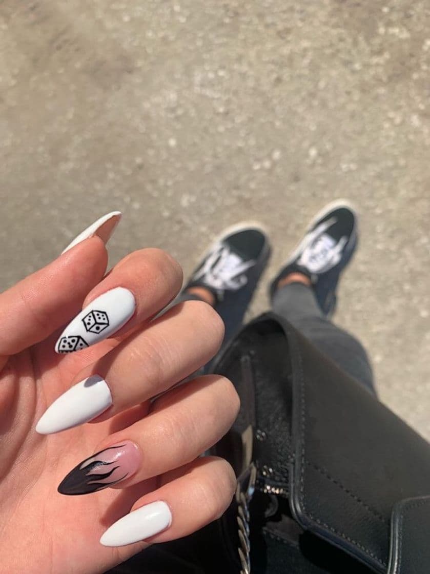 Fashion black and white nails🎲