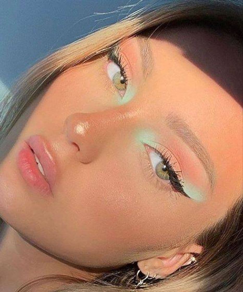 Fashion Eye of green peaches