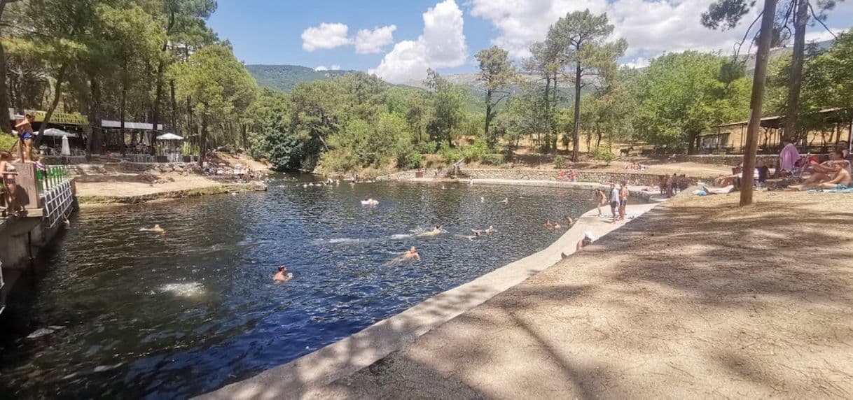 Lugar Presa y baño de la Pinara