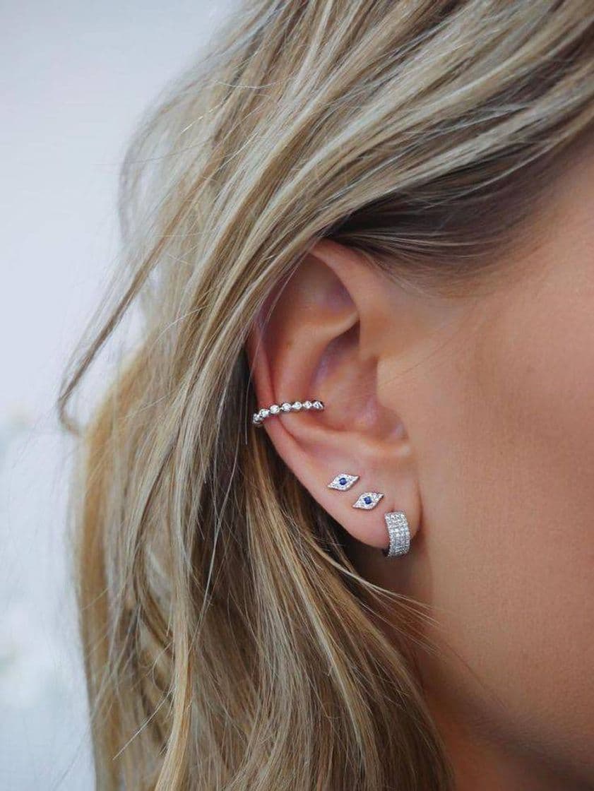 Fashion Orelha com três furos e piercing no conch