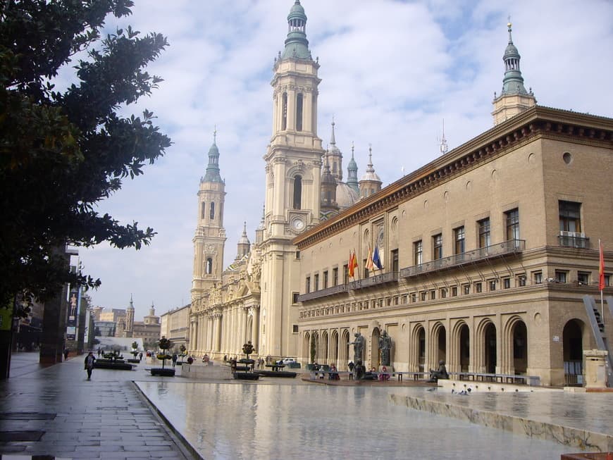 Place Plaza del Pilar