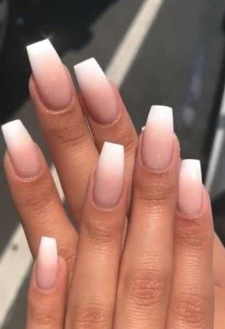 Moda Uñas Rosa Claro y Blanco