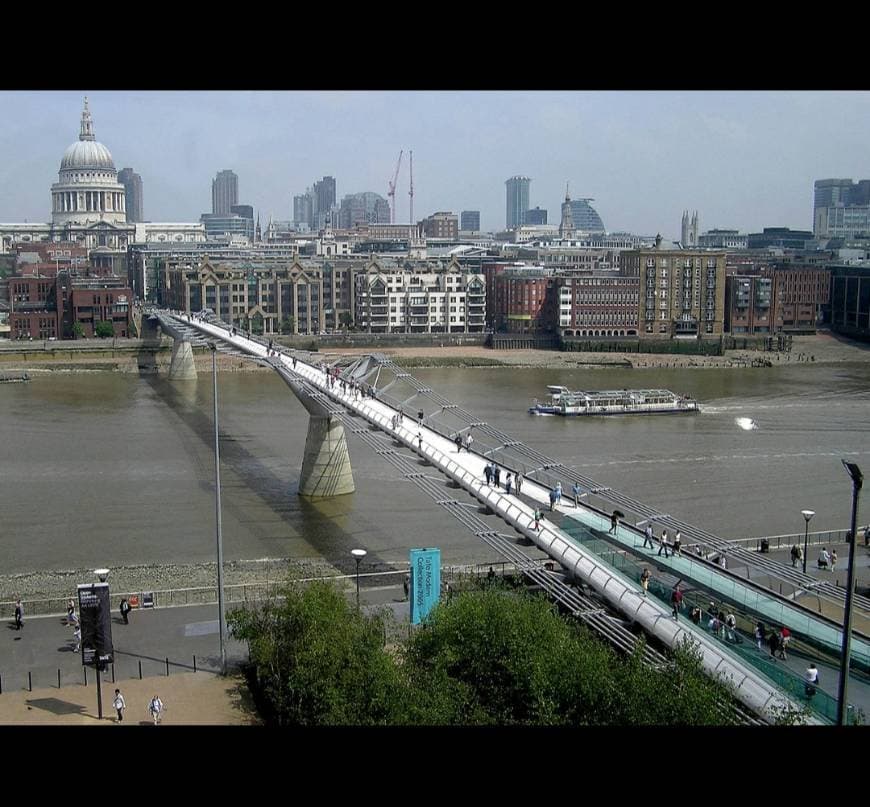 Place Millennium Bridge