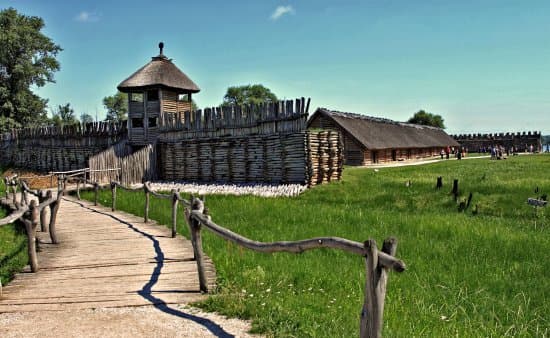 Lugar Muzeum Archeologiczne w Biskupinie