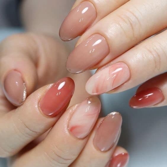 Fashion coral nails