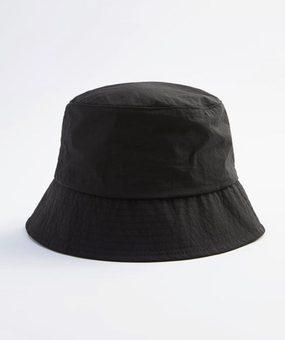 Moda Bucket negro ZARA