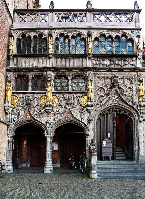 Place Basilique du Saint-Sang de Bruges