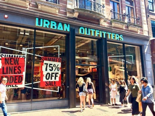 Place Urban Outfitters