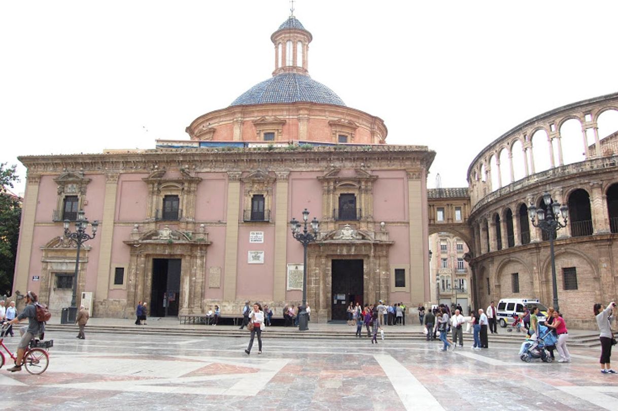 Place Basílica de la Mare de Déu dels Desamparats