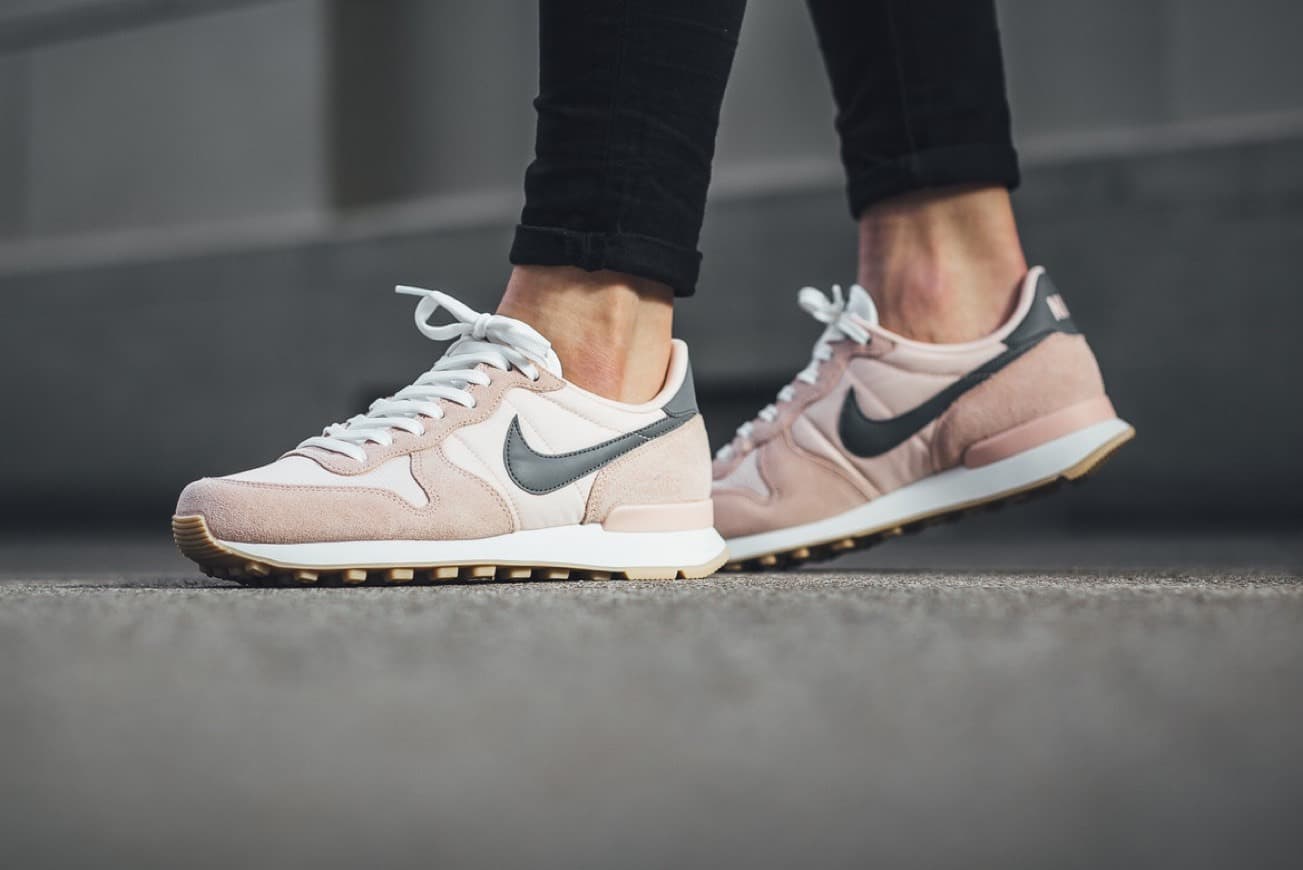 Fashion Nike W Internationalist PRM, Zapatillas de Atletismo para Mujer, Multicolor