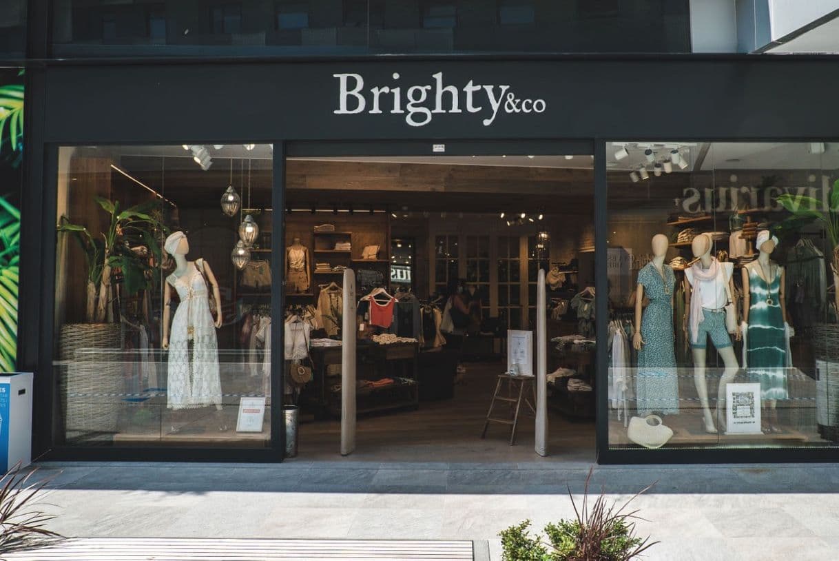 Lugar Brighty & Co